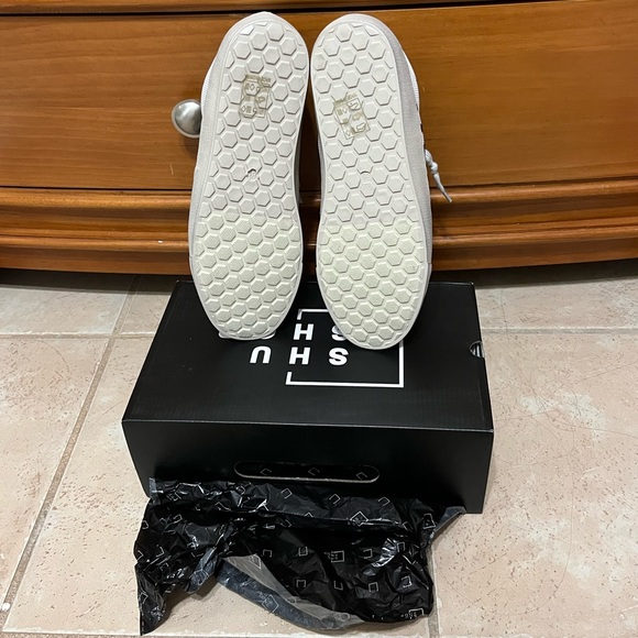 Shu Shop Sneakers - Picture 4 of 5